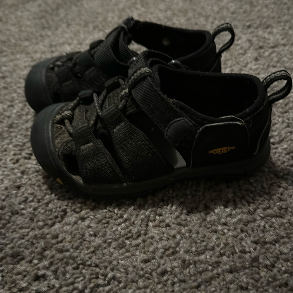 Toddler keen water shoe size 6